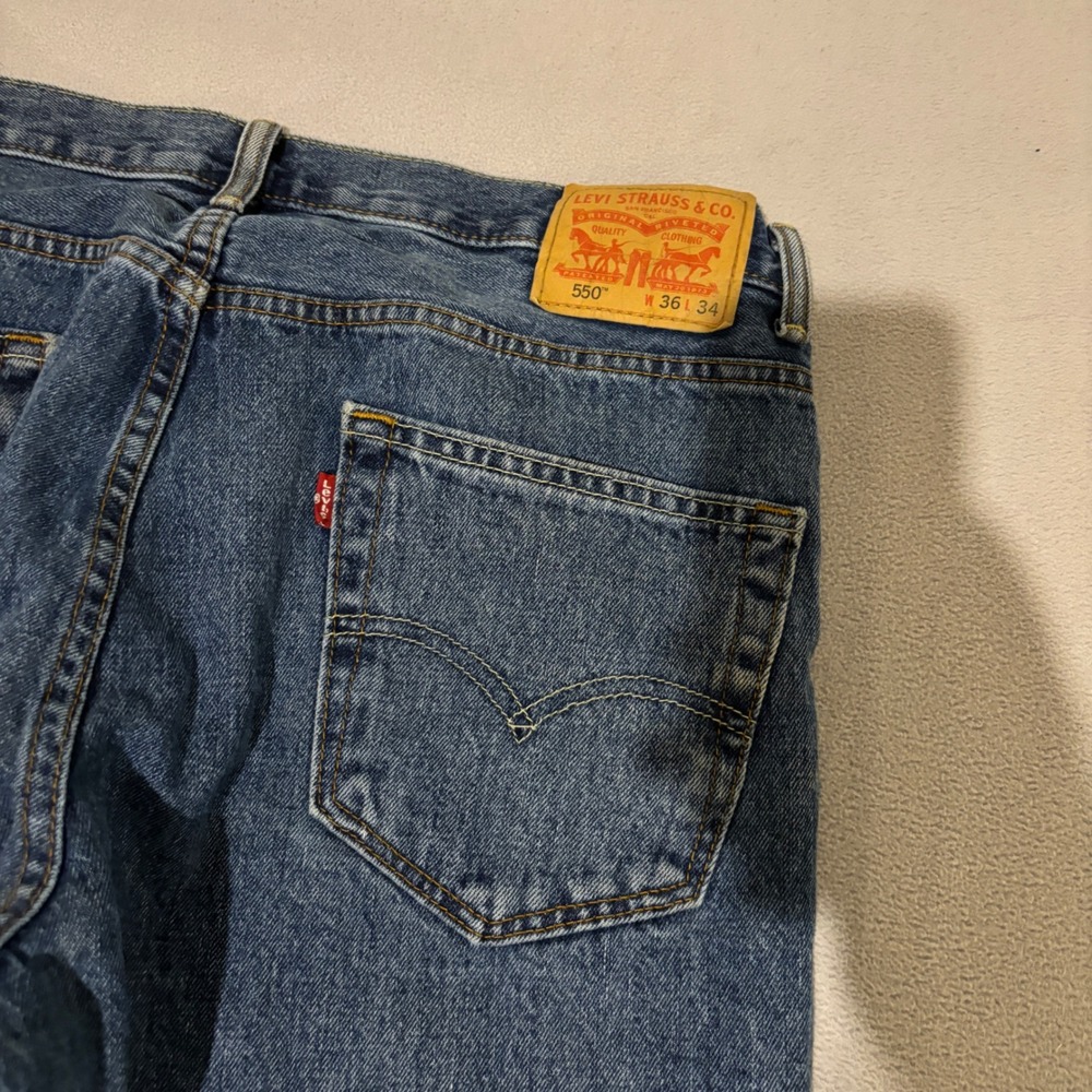 Levis 550 Relaxed Fit Jeans Mens 36x34 Blue Medium Wash Denim Grunge Casual - Picture 6 of 9